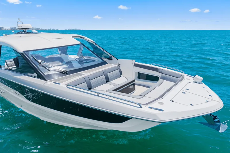 Slide: The Image of Galeon 325 GTO 2024 - 5