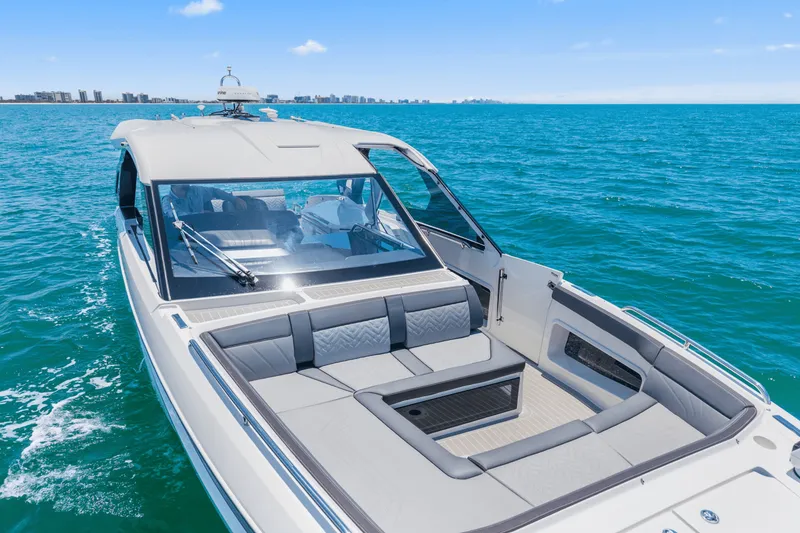 Slide: The Image of Galeon 325 GTO 2024 - 6