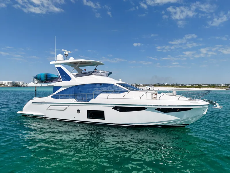 Slide: The Image of Azimut 60 FLY 2019 - 10