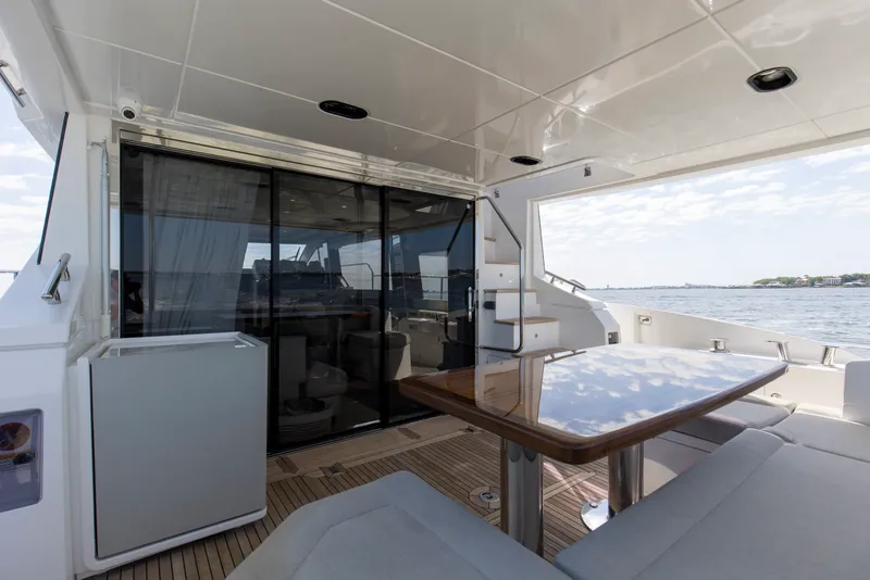 Slide: The Image of Azimut 60 FLY 2019 - 21