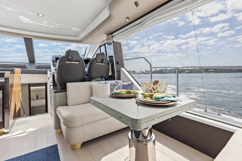 Slide: The Image of Azimut 60 FLY 2019 - 34