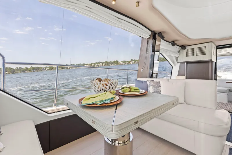 Slide: The Image of Azimut 60 FLY 2019 - 35