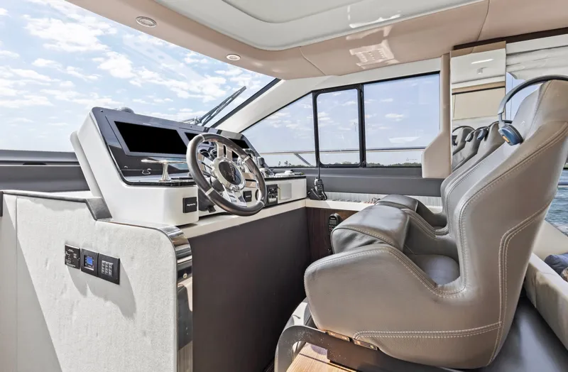 Slide: The Image of Azimut 60 FLY 2019 - 39