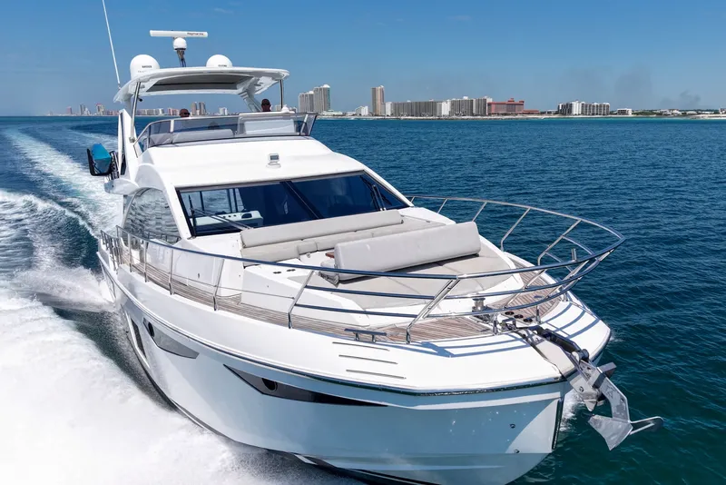 Slide: The Image of Azimut 60 FLY 2019 - 4