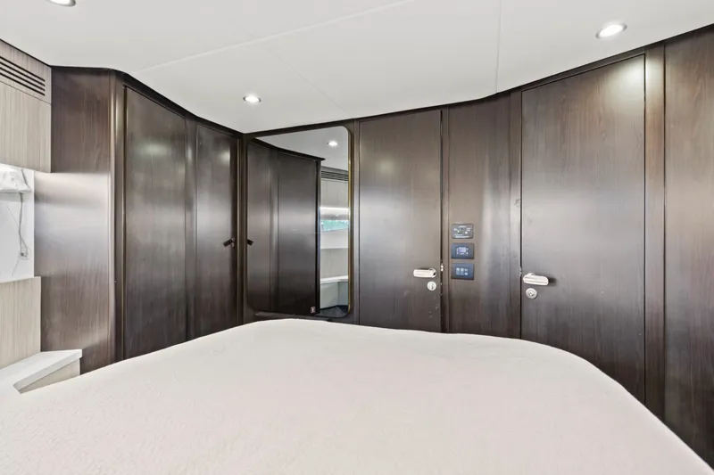Slide: The Image of Azimut 60 FLY 2019 - 40