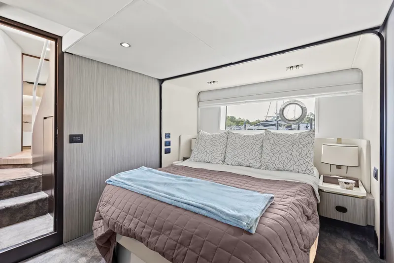 Slide: The Image of Azimut 60 FLY 2019 - 42