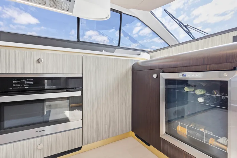 Slide: The Image of Azimut 60 FLY 2019 - 46