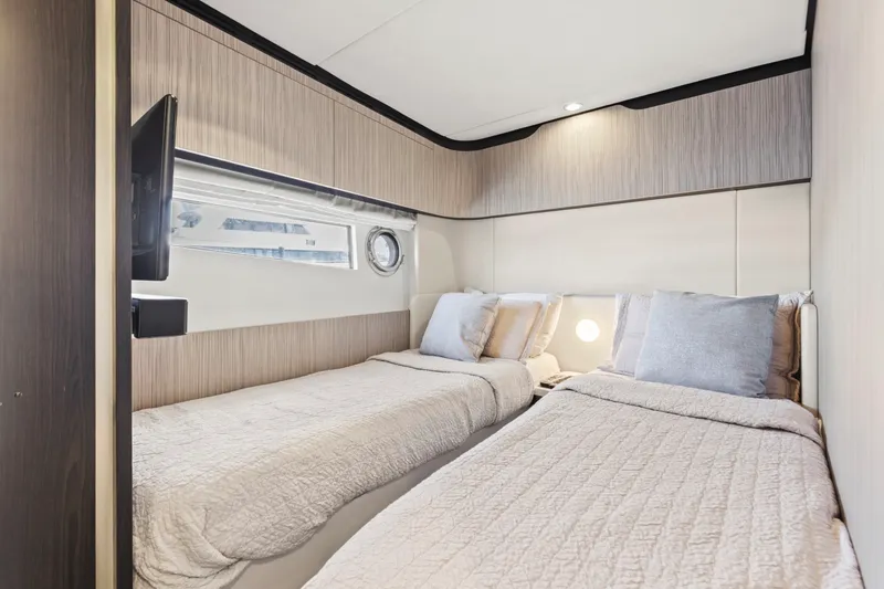 Slide: The Image of Azimut 60 FLY 2019 - 47