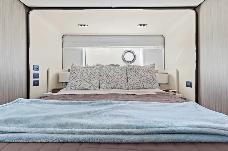 Slide: The Image of Azimut 60 FLY 2019 - 48