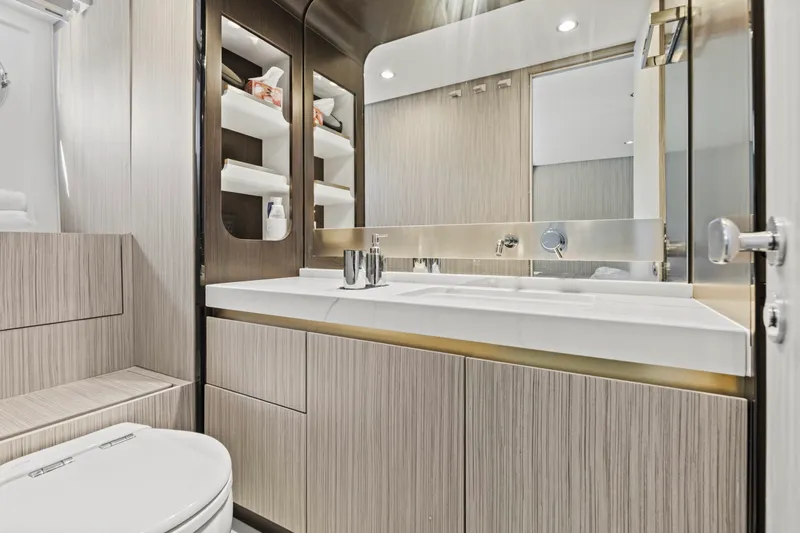 Slide: The Image of Azimut 60 FLY 2019 - 49