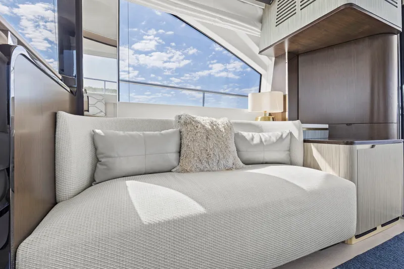 Slide: The Image of Azimut 60 FLY 2019 - 58
