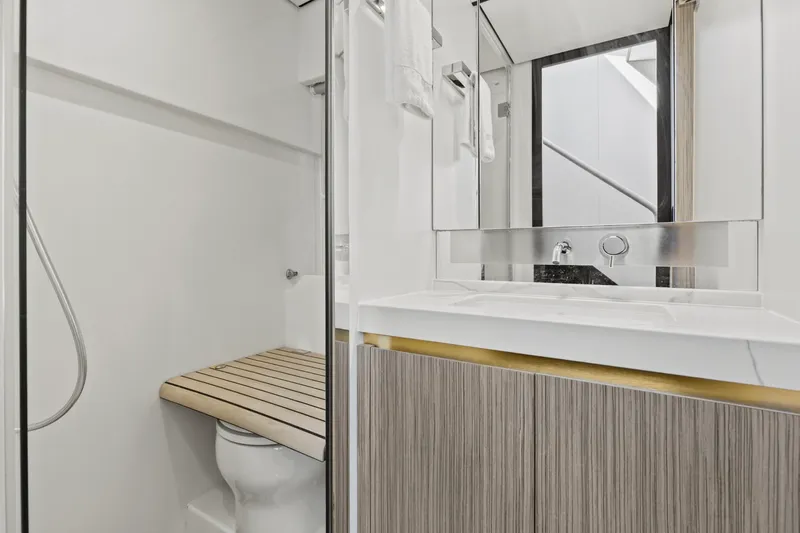 Slide: The Image of Azimut 60 FLY 2019 - 60