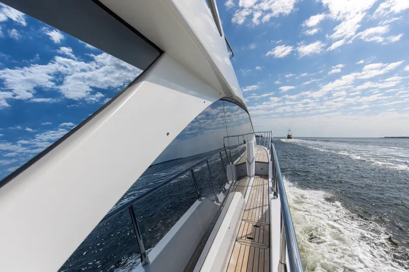 Slide: The Image of Azimut 60 FLY 2019 - 63