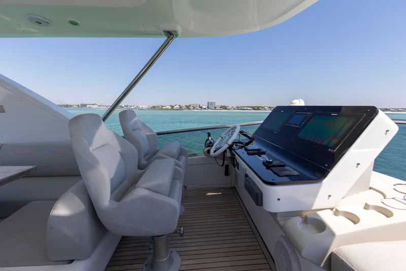 Slide: The Image of Azimut 60 FLY 2019 - 72