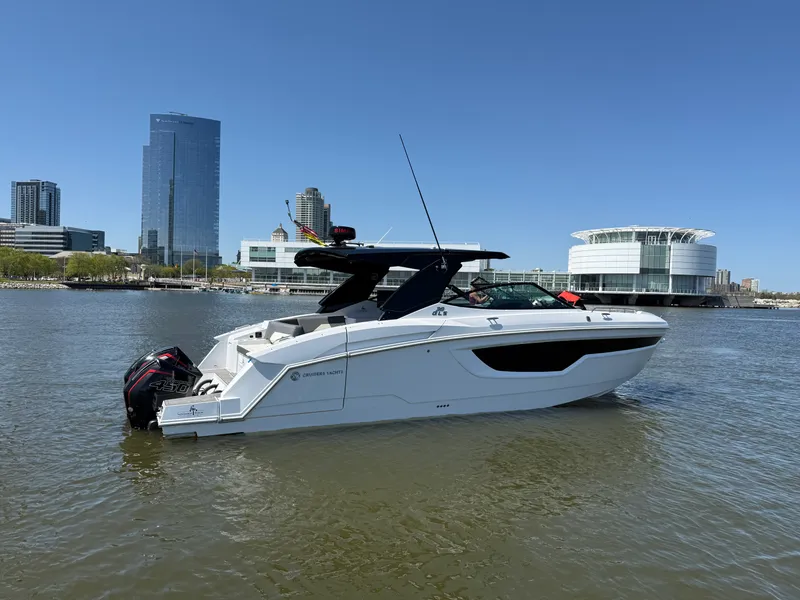 Slide: The Image of Cruisers 38 GLS 2021 - 1