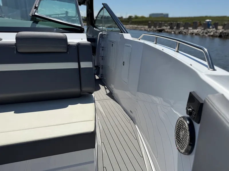 Slide: The Image of Cruisers 38 GLS 2021 - 104