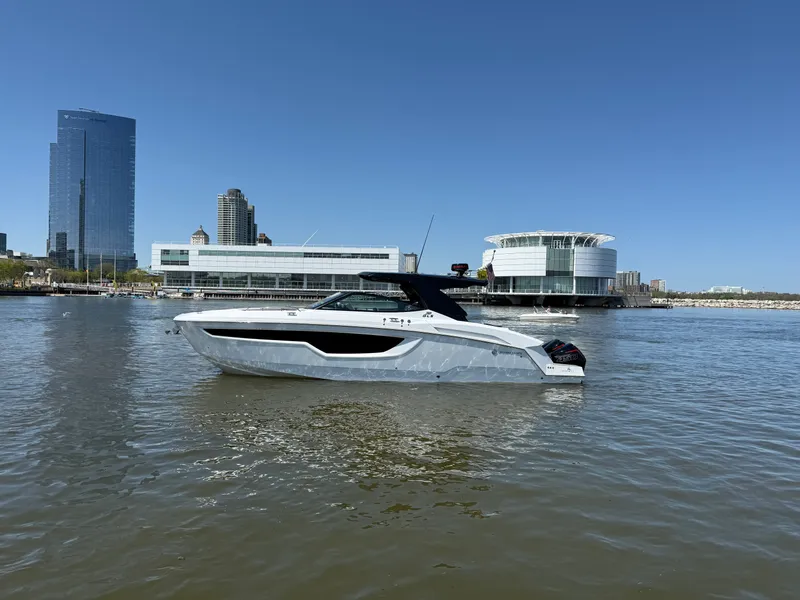 Slide: The Image of Cruisers 38 GLS 2021 - 14