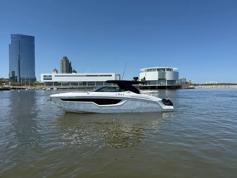 Slide: The Image of Cruisers 38 GLS 2021 - 15
