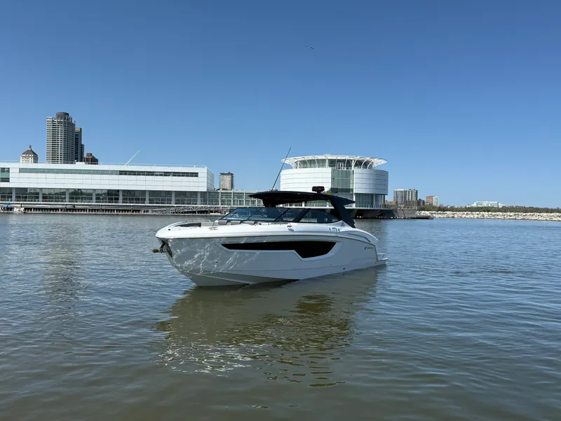 Slide: The Image of Cruisers 38 GLS 2021 - 16