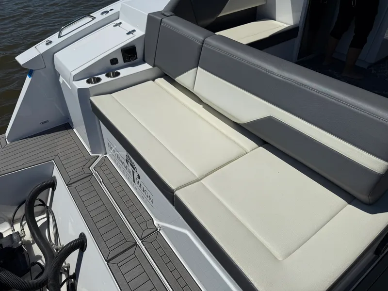 Slide: The Image of Cruisers 38 GLS 2021 - 18
