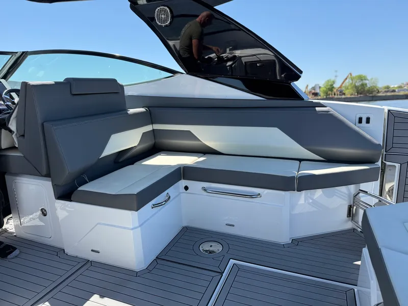 Slide: The Image of Cruisers 38 GLS 2021 - 21