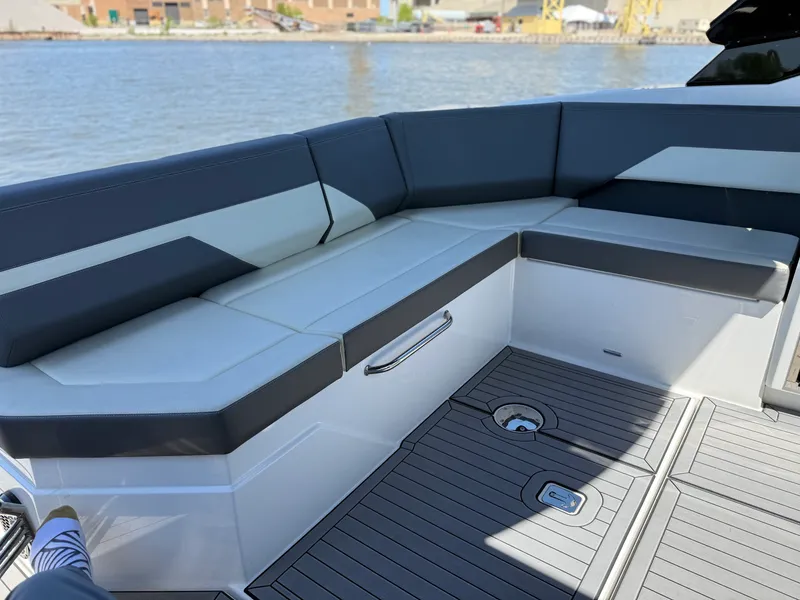Slide: The Image of Cruisers 38 GLS 2021 - 24
