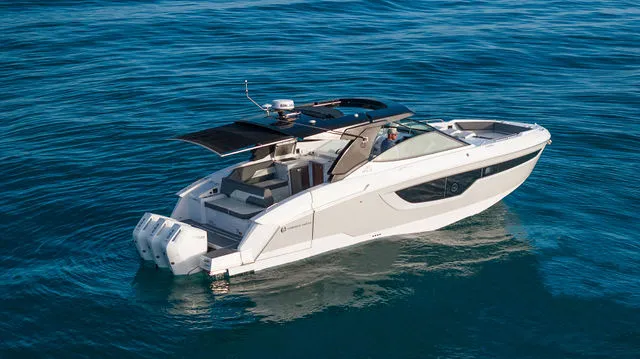 Slide: The Image of Cruisers 38 GLS 2021 - 133