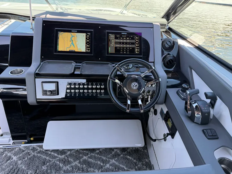 Slide: The Image of Cruisers 38 GLS 2021 - 31