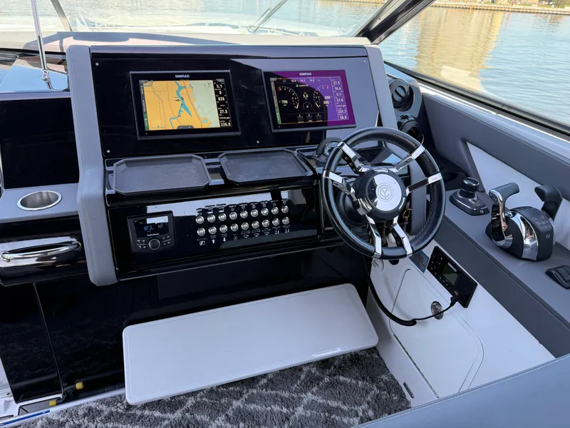 Slide: The Image of Cruisers 38 GLS 2021 - 32