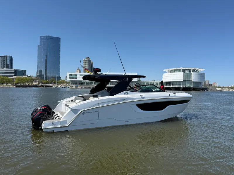 Slide: The Image of Cruisers 38 GLS 2021 - 4