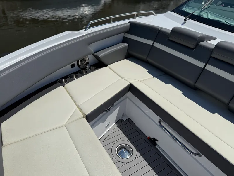 Slide: The Image of Cruisers 38 GLS 2021 - 40