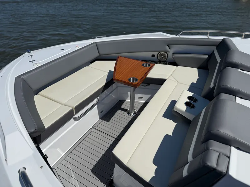 Slide: The Image of Cruisers 38 GLS 2021 - 41