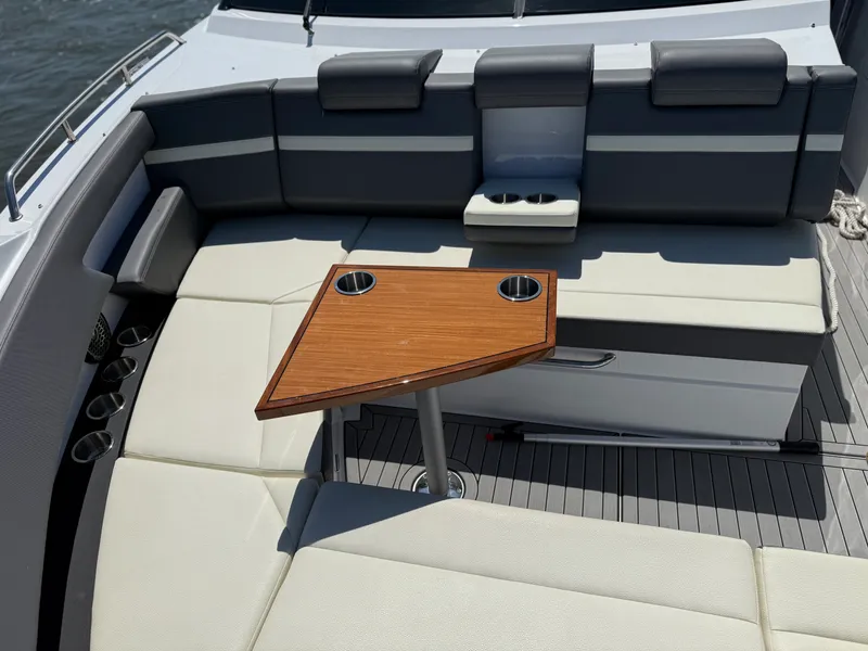 Slide: The Image of Cruisers 38 GLS 2021 - 42