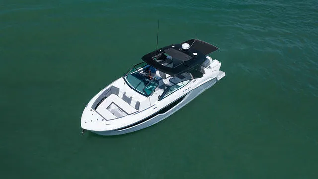 Slide: The Image of Cruisers 38 GLS 2021 - 135