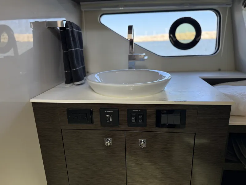 Slide: The Image of Cruisers 38 GLS 2021 - 51