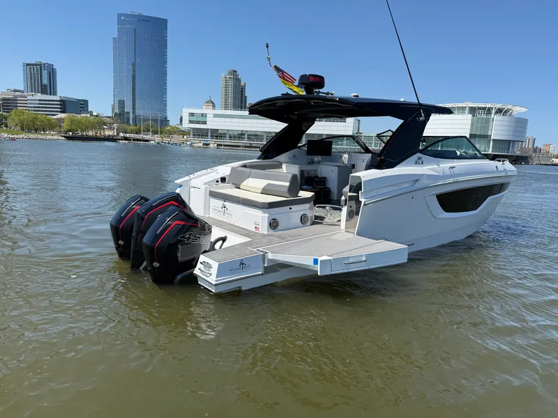 Slide: The Image of Cruisers 38 GLS 2021 - 6