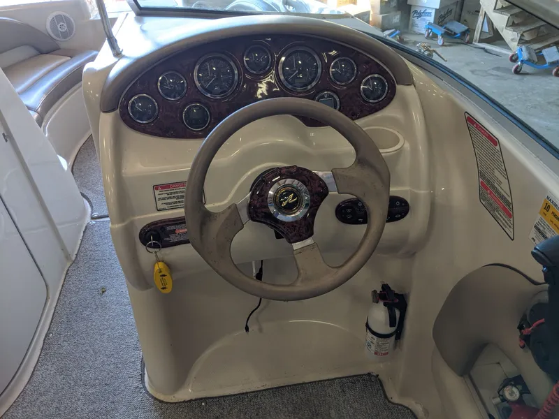 Slide: The Image of Sea Ray 220 SUNDECK 2002 - 11