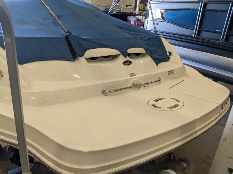 Slide: The Image of Sea Ray 220 SUNDECK 2002 - 2