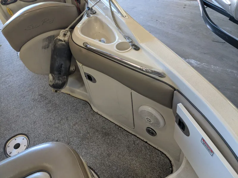 Slide: The Image of Sea Ray 220 SUNDECK 2002 - 8
