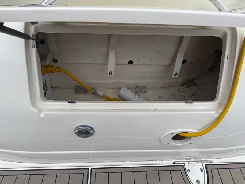 Slide: The Image of Sea Ray Sundancer 320 2003 - 21