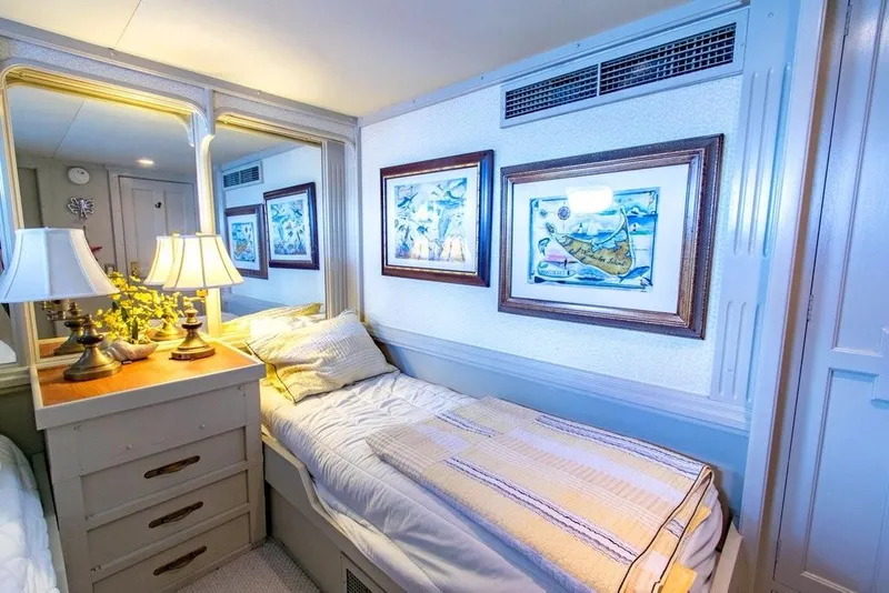 Slide: The Image of guest stateroom midship starboard  - 14