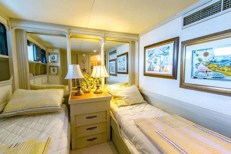 Slide: The Image of guest stateroom midship starboard - 15