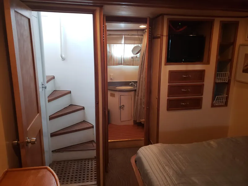 Slide: The Image of Aft stateroom head  - 72