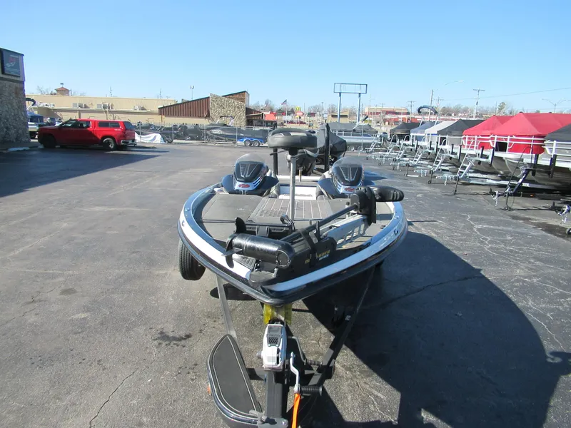 Slide: The Image of 2017 Ranger Z521C DC RANGER CUP PKG. bass boat in a parking lot. - 4
