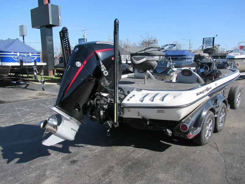 Slide: The Image of 2017 Ranger Z521C DC RANGER CUP PKG. boat with powerful outboard motor. - 5