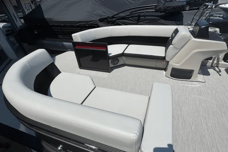 Slide: The Image of Harris 210 Breeze 2025 - 11