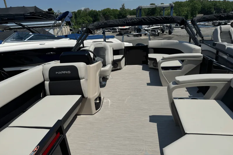 Slide: The Image of Harris 210 Breeze 2025 - 13