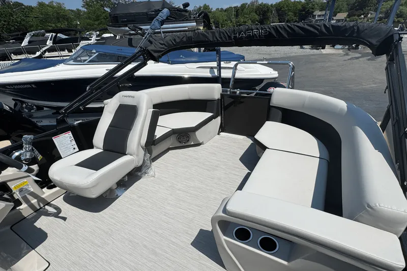 Slide: The Image of Harris 210 Breeze 2025 - 4