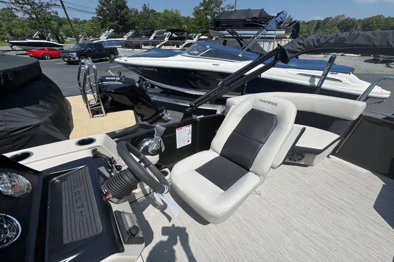 Slide: The Image of Harris 210 Breeze 2025 - 6