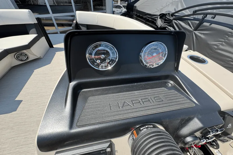 Slide: The Image of Harris 210 Breeze 2025 - 9